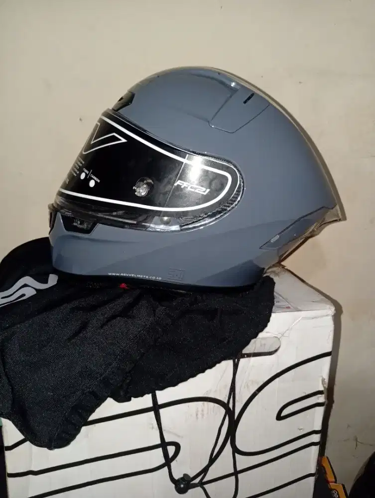 Helm RSV FFS21 platinum grey kondisi baru size M (batok kecil).