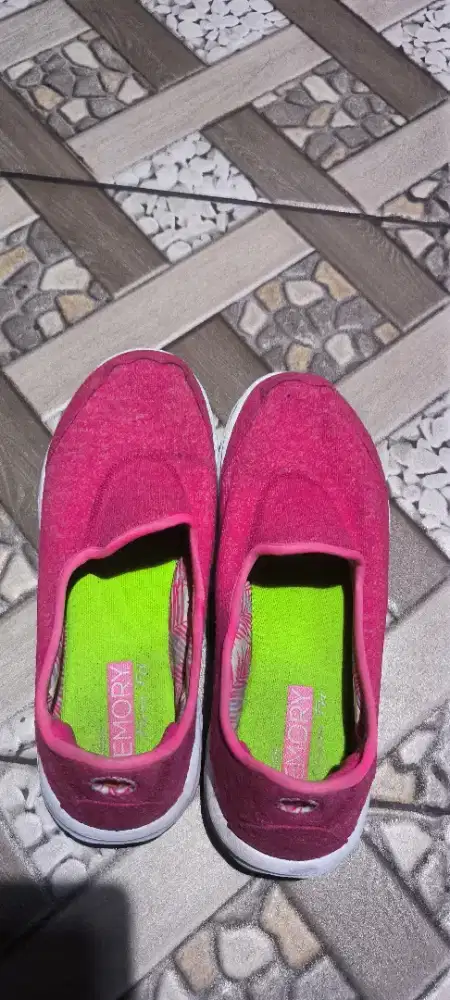 sepatu skecher uk.39 mantul