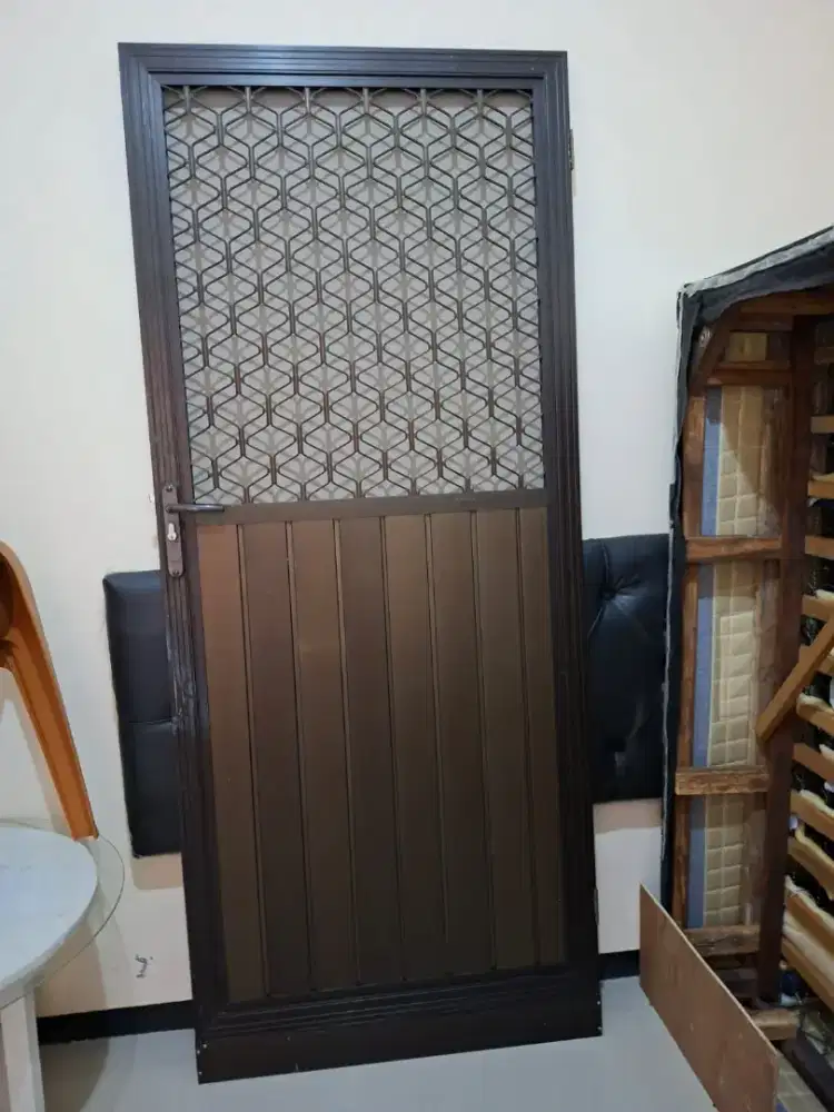 Pintu kasa nyamuk almini
