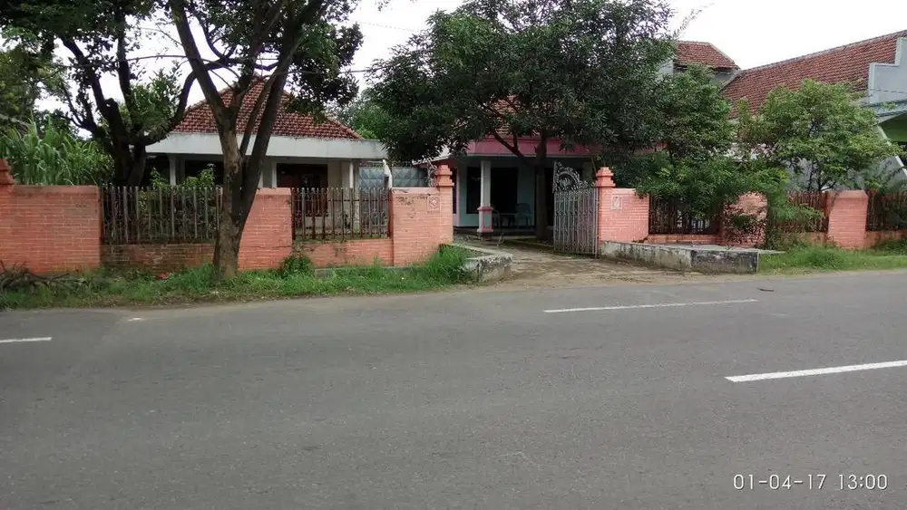 dijual rumah milik pribadi. jalan provinsi lebar. Kabupaten Mojokerto