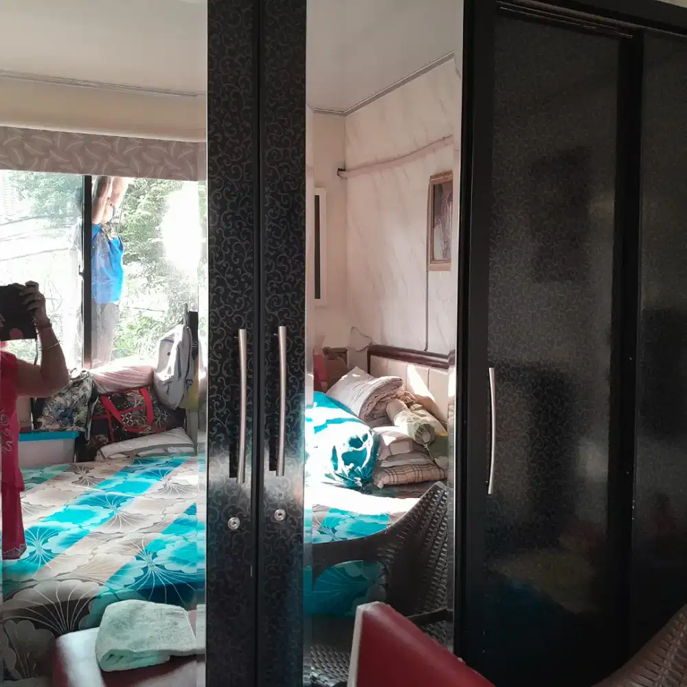 Lemari 4 pintu dan laci 2