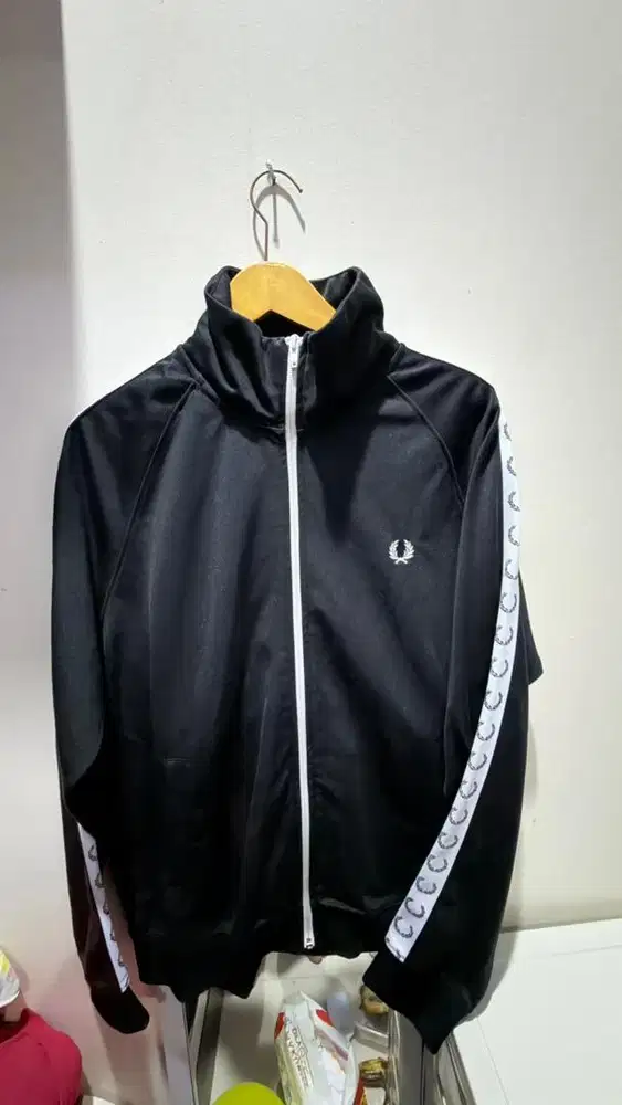 Jaket Berkualitas Kondisi Terawat Siap Pakai