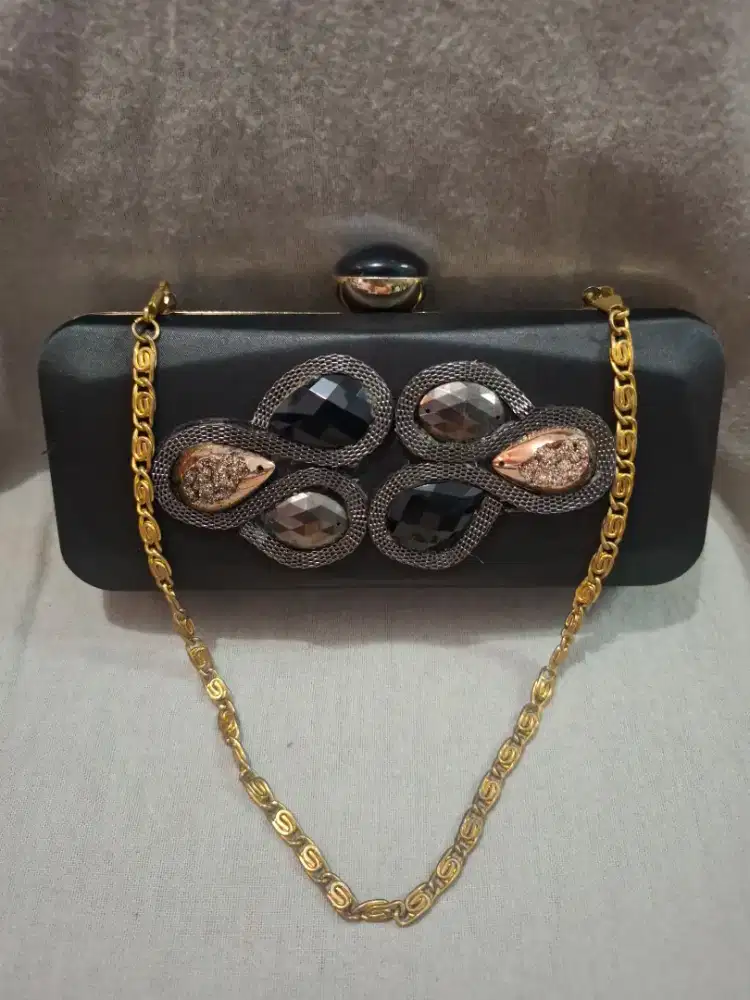 Tas pesta clutch Yongki komaladi