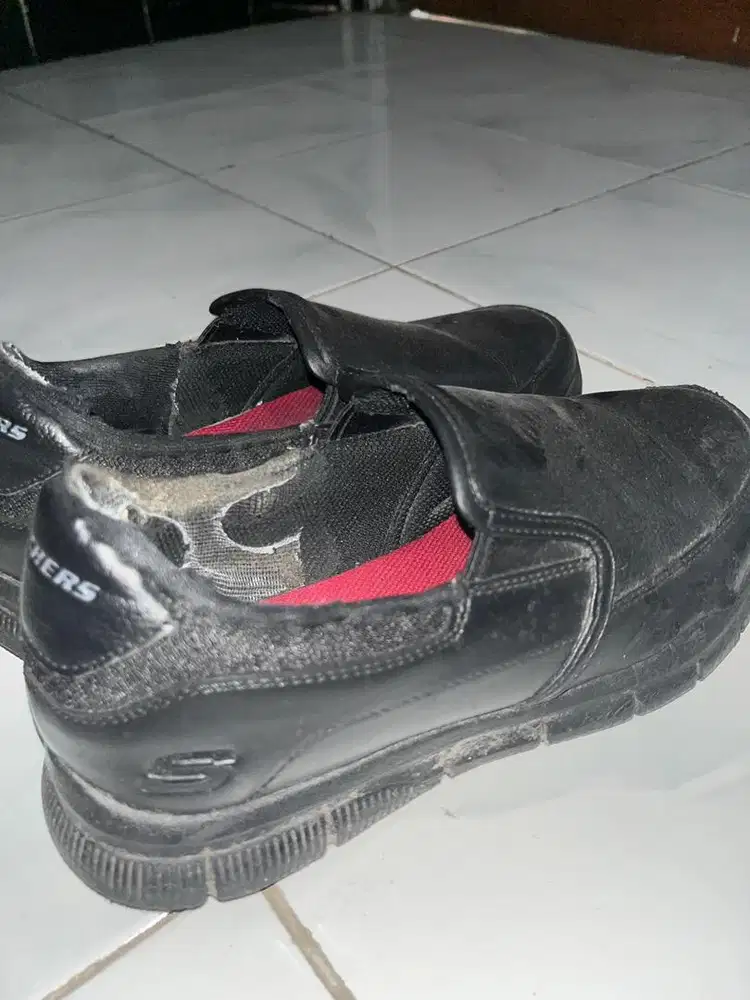sepatu kerja ori skechers
