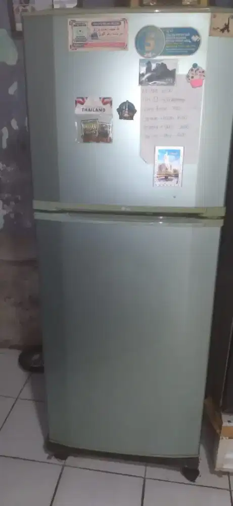 Kulkas 2 pintu merk LG