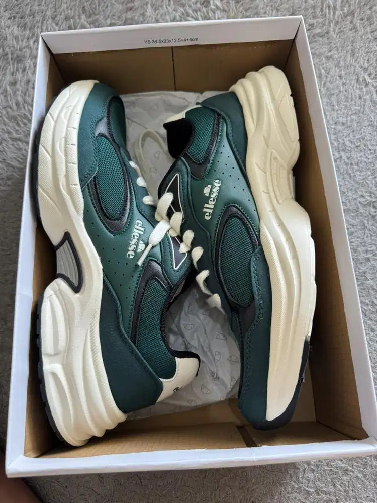 Sepatu Sneakers Ellesse Hijau Size 45