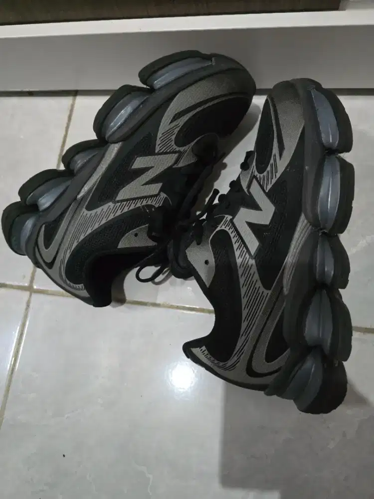 SEPATU NEW BALANCE ABZORB 2000 Black