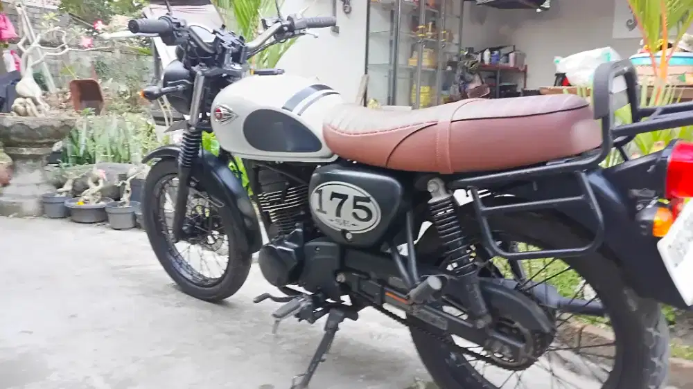 Jual w175 se low km.