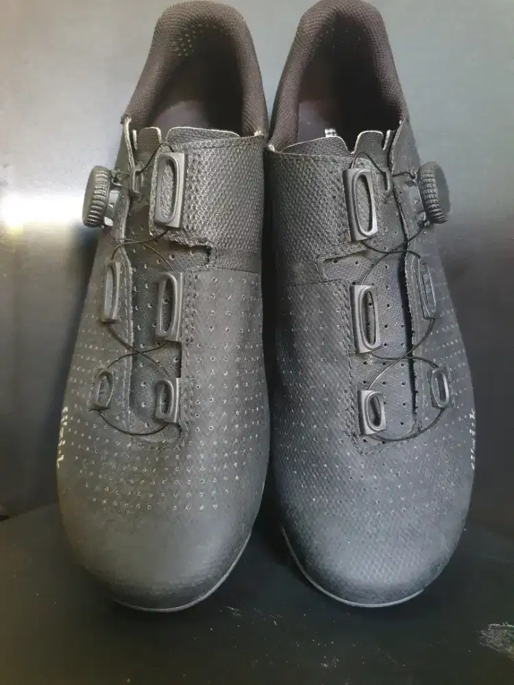 Sepatu cleat Fizik Tempo Decos Carbon Wide size 40 insoll 25.7