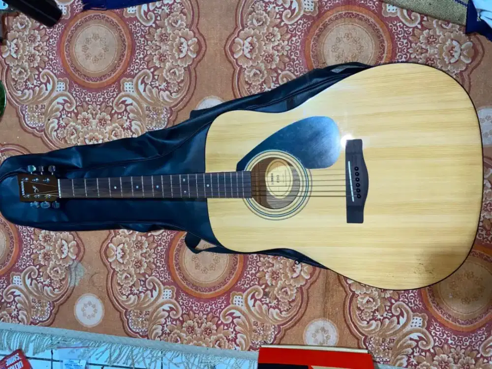 Di jual Gitar Akustik Yamaha F310