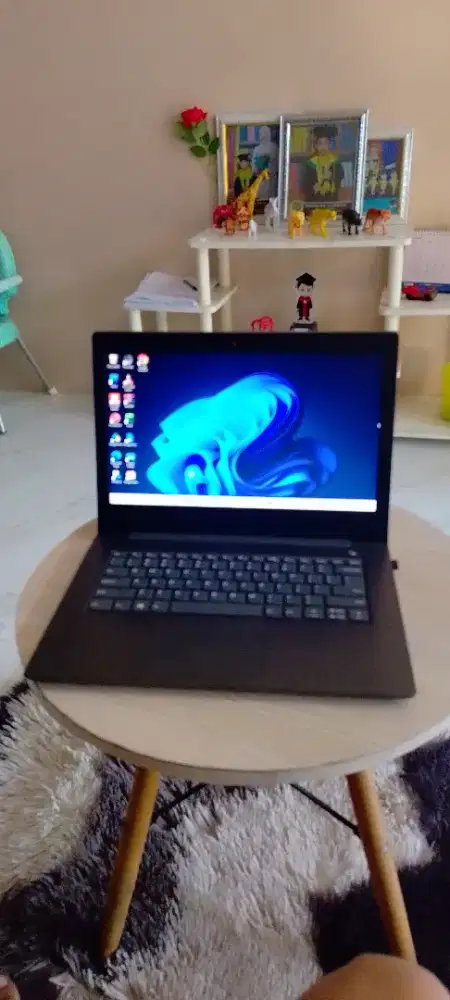 Lenovo  intel core i5 8250U 180GHZ