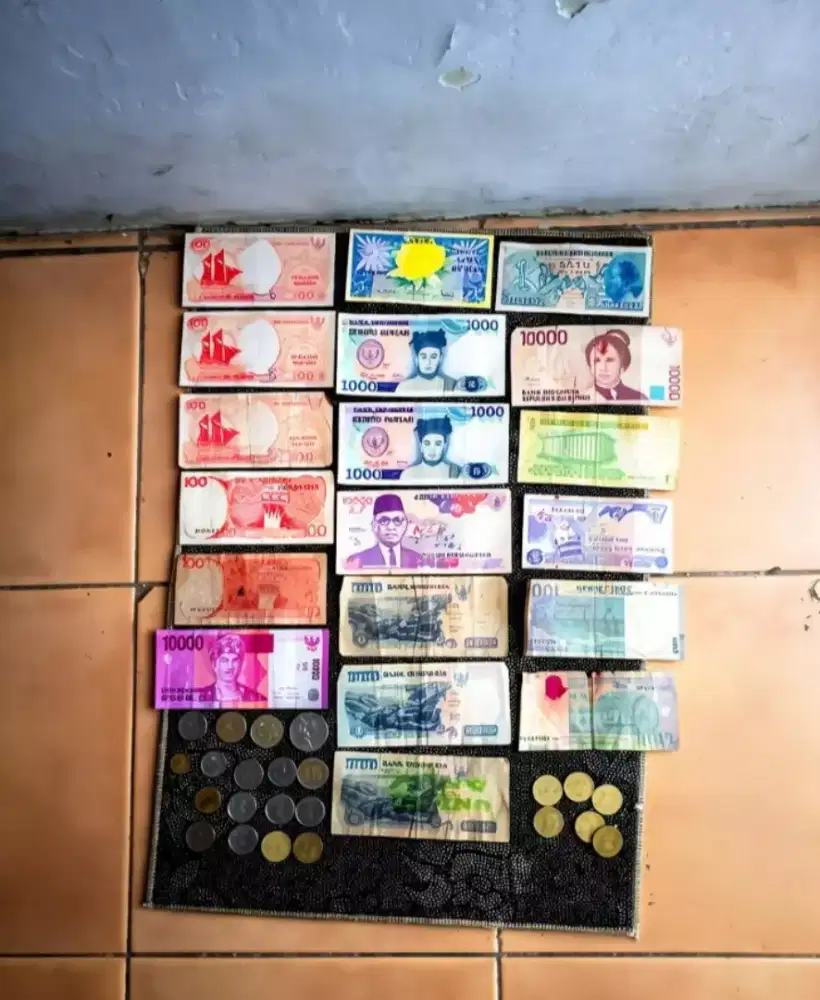 assalamualaikum di jual uang kuno minat dm soal harga bisa nanti