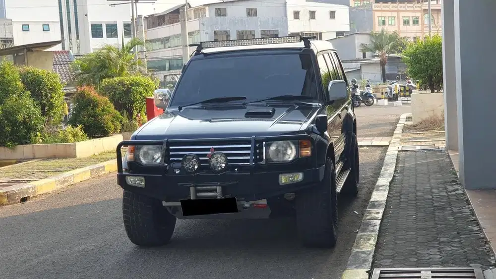 RARE MITSUBISHI PAJERO DIESEL 2.5 TURBO 4X4 MANUAL 1993 CBU JAPAN JDM