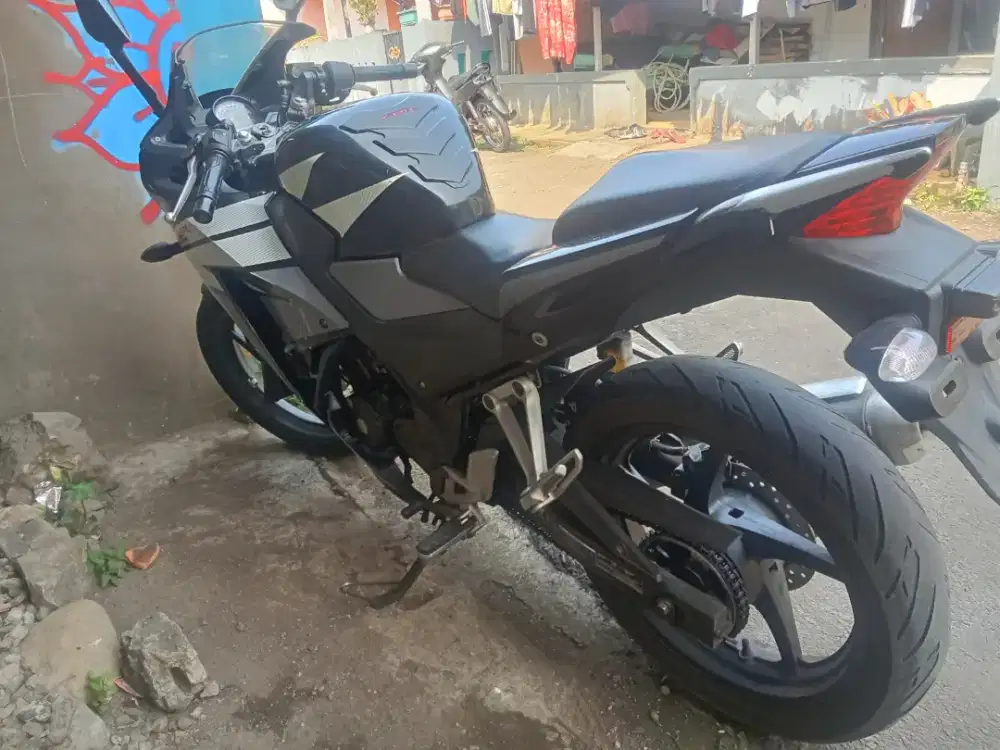 Honda CBR 150cc masih orsinil