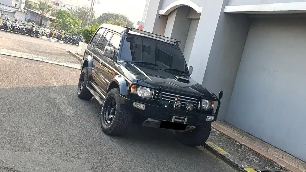 RARE MITSUBISHI PAJERO DIESEL 2.5 TURBO 4X4 MANUAL 1993 CBU JAPAN JDM