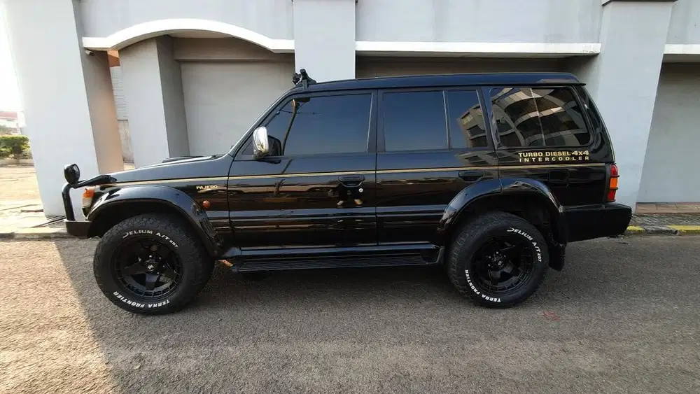 RARE MITSUBISHI PAJERO DIESEL 2.5 TURBO 4X4 MANUAL 1993 CBU JAPAN JDM