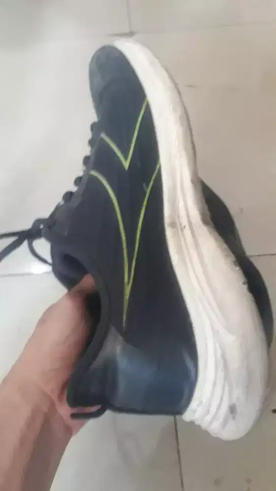 Sepatu DIADORA size 44/45 edisi dibagi kegedean