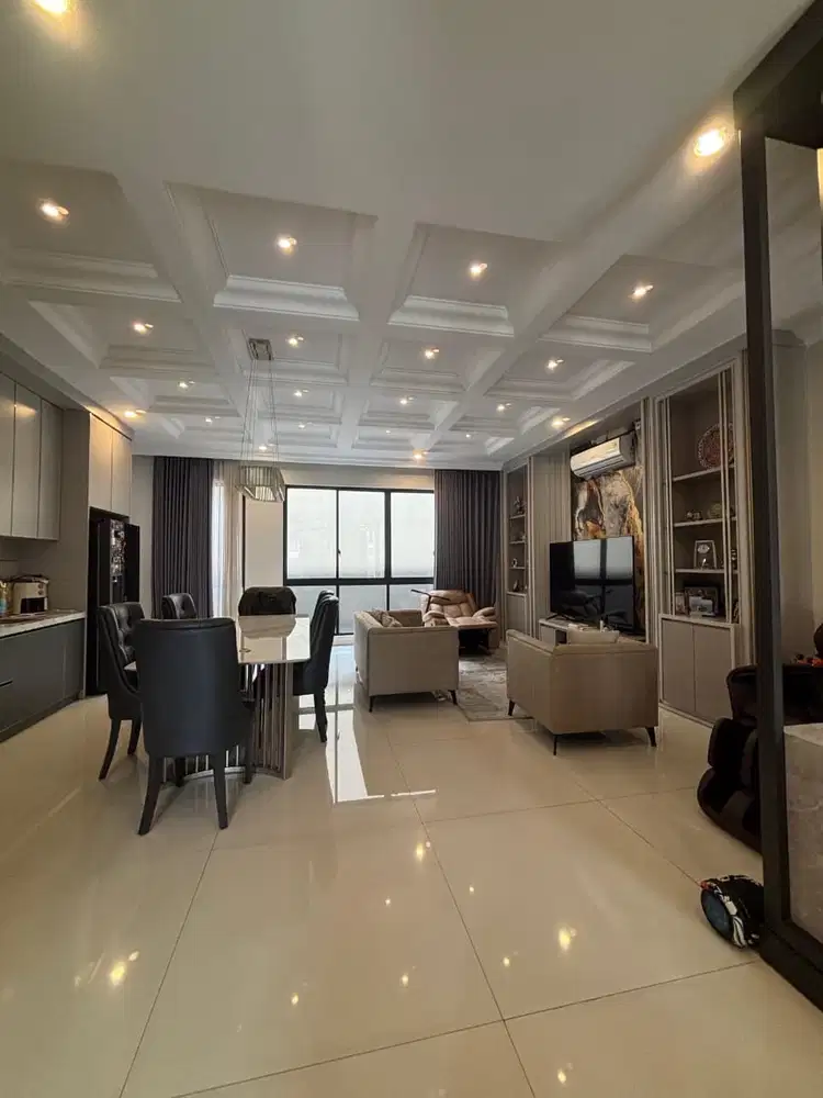 DIJUAL RUMAH FULL FURNISHED SIAP HUNI MEWAH 3 LANTAI PAKUWON INDAH!