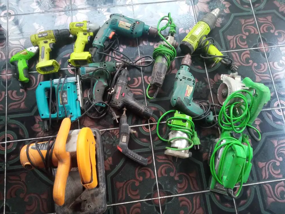 Alat Pertukangan Borongan