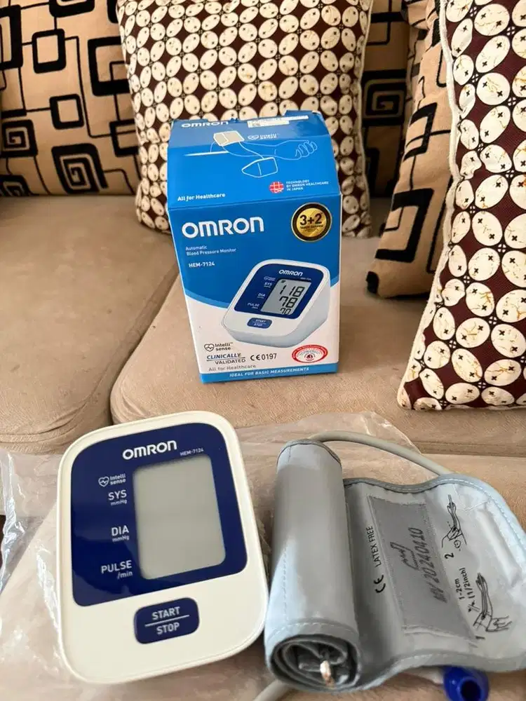 Alat Tensi Digital Merk Omron