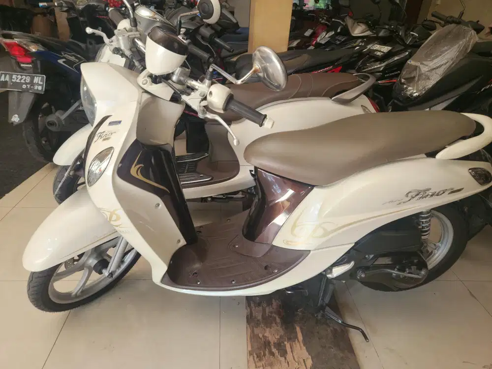 Fino 125 putih 2016 Gbm