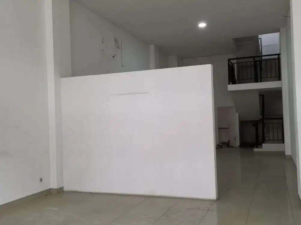 Ruko 3 Lantai Jakarta Garden City Cakung | LT 95 m², LB 257 m² | Cocok Kantor, Les & Ekspedisi | Rp110 Juta/Tahun