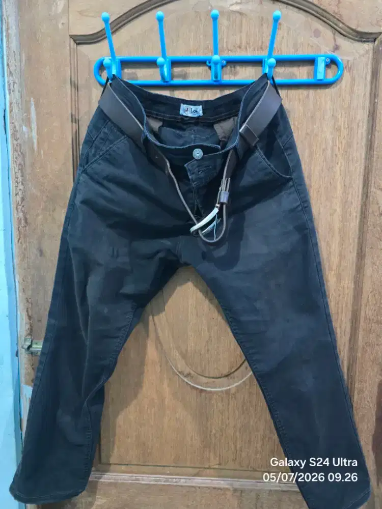 Celana Lois Slimfit Hitam