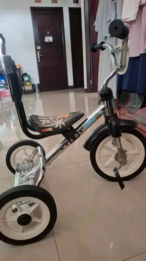 Sepeda Anak Roda Tiga