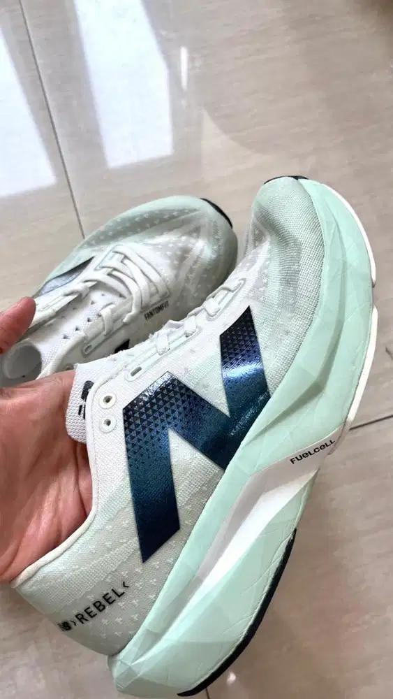 NEW BALANCE FUELCELL REBEL V4 (original)