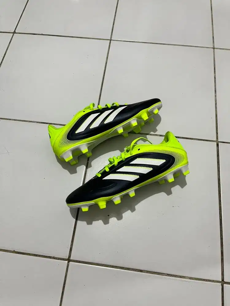 Sepatu Bola Adidas Copa Pure III Club