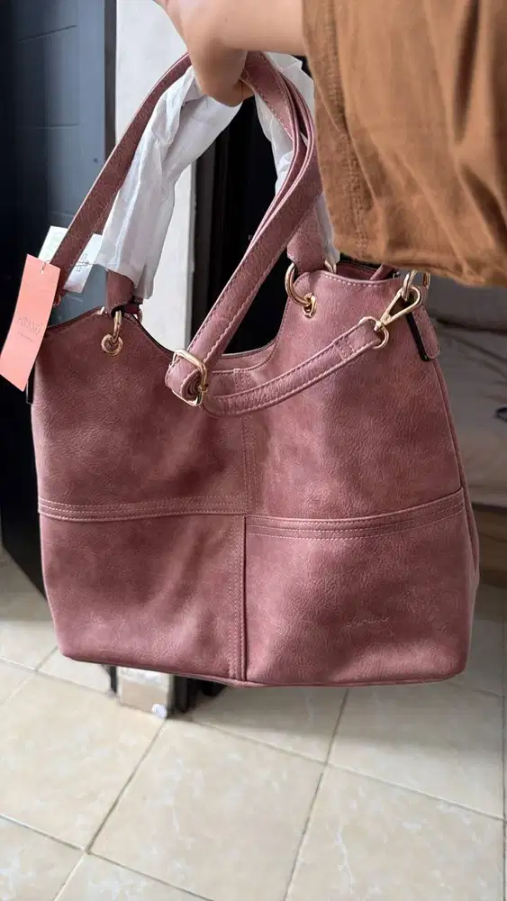 Tottebag/ Tas bahu wanita From Singapore