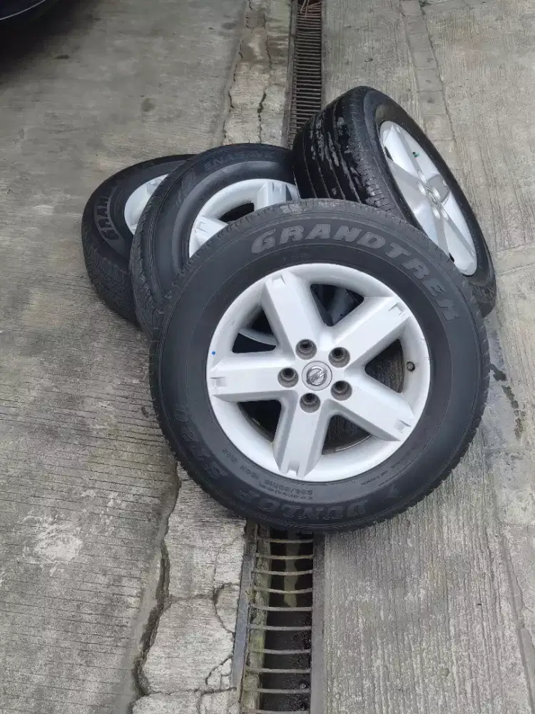 Jual 1 set velg rac + ban ex nissan xtrail msh 90 %
