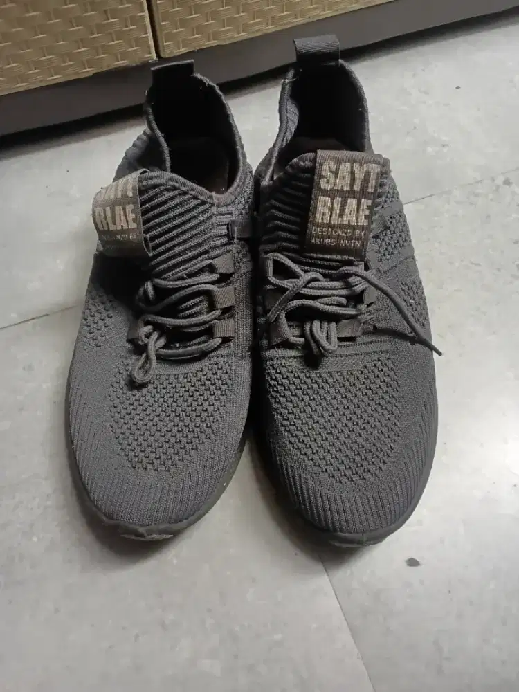 Sepatu casual pria