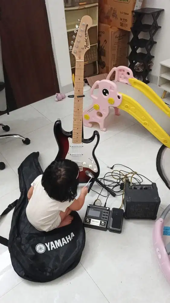 Jual gitar masih baru mulus