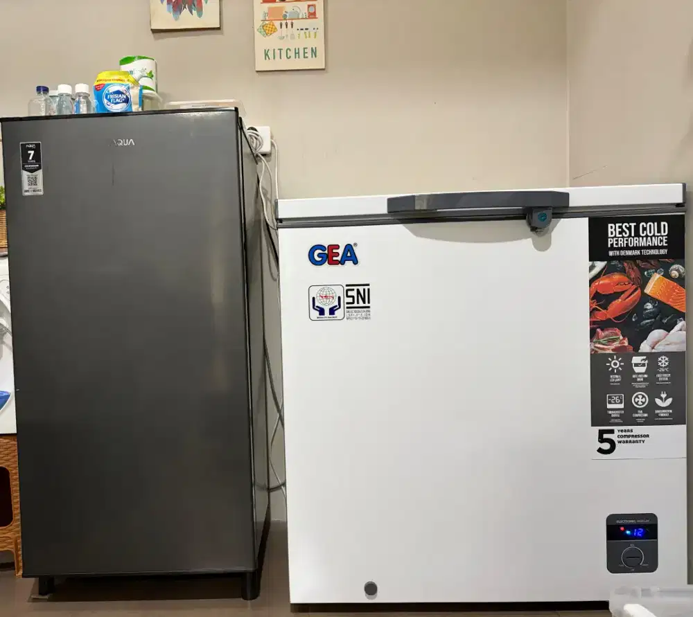 Freezer GEA AB208R dan Kulkas Aqua AQR-D181