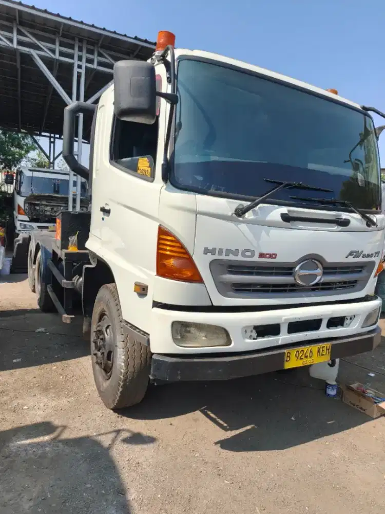 hino Head Tleiler