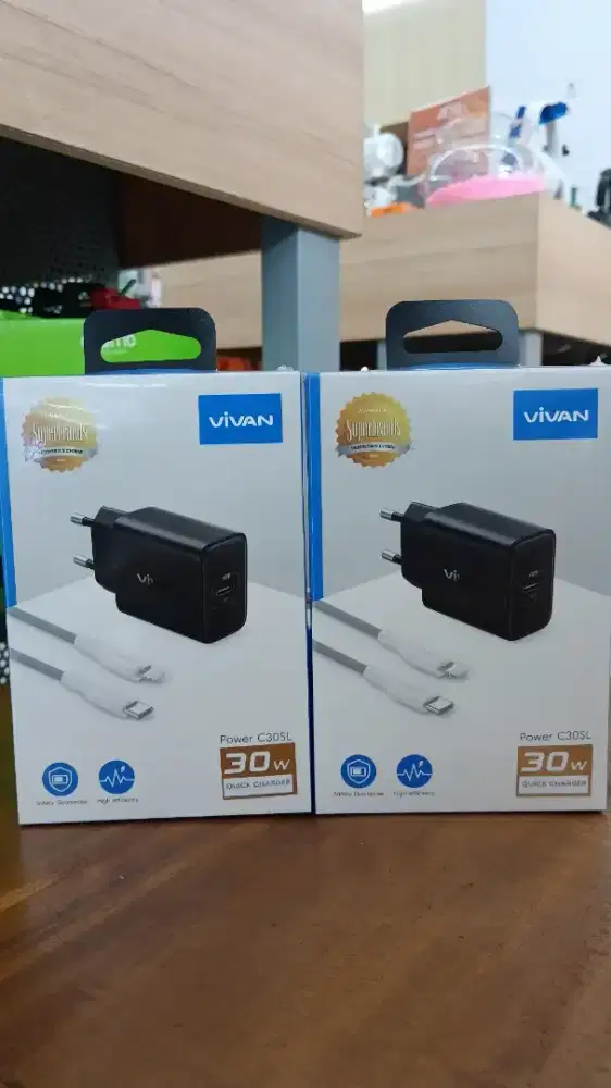 ONE SET CHARGER LIGHTNING