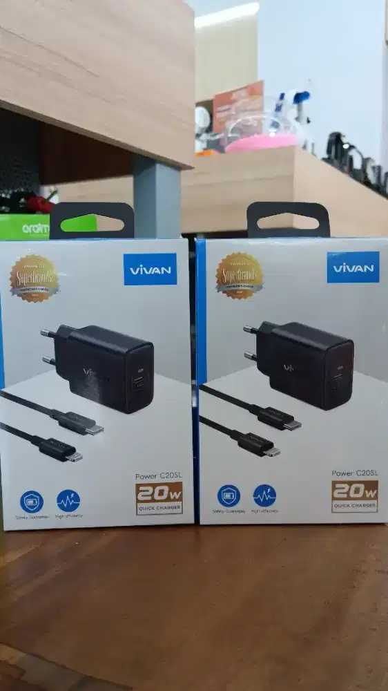 ONE SET CHARGER LIGHTNING