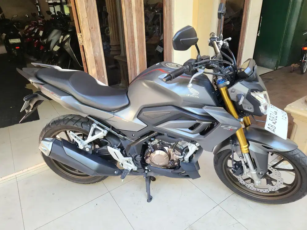Cb150r  facelift hitam grey 2022 low km  gbm