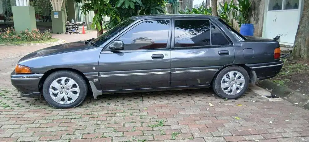 Ford laser 1994 Bensin