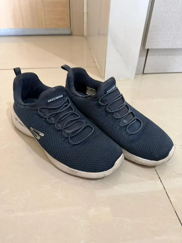 Sepatu olahraga Skechers