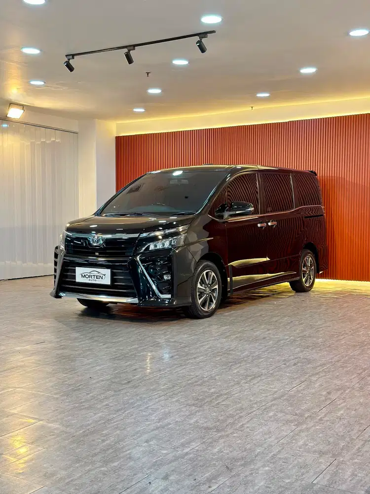 Toyota Voxy 2.0 AT CVT 2020