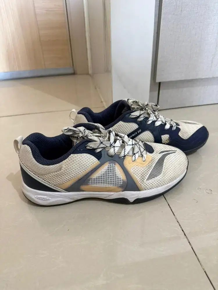 Sepatu olahraga Li Ning