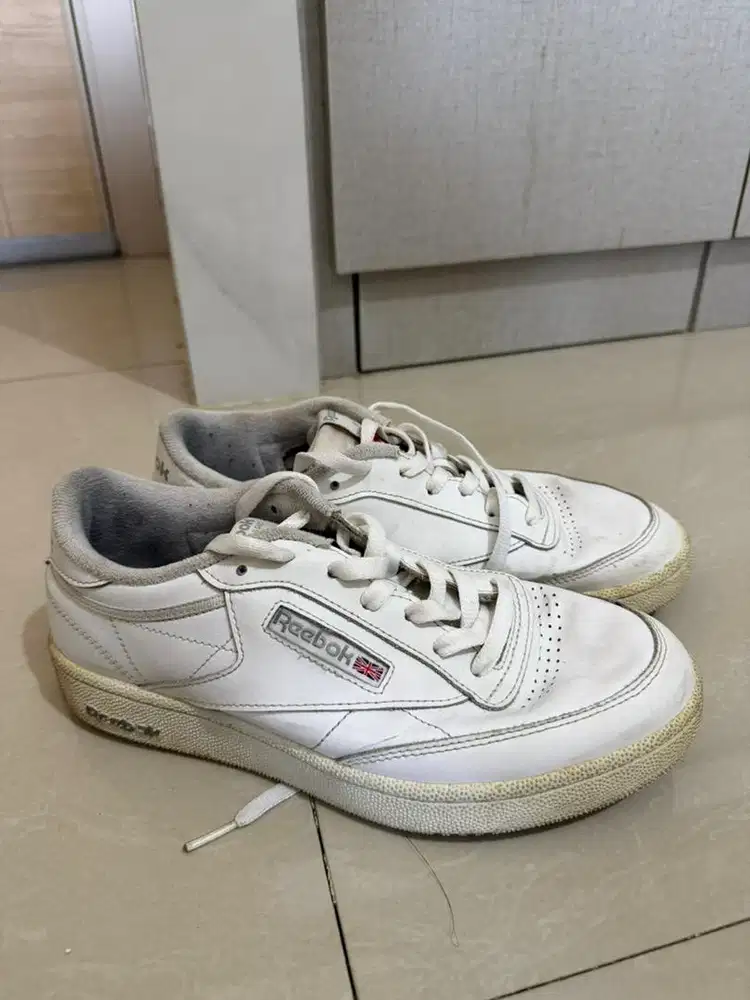 Sepatu olahraga Reebok