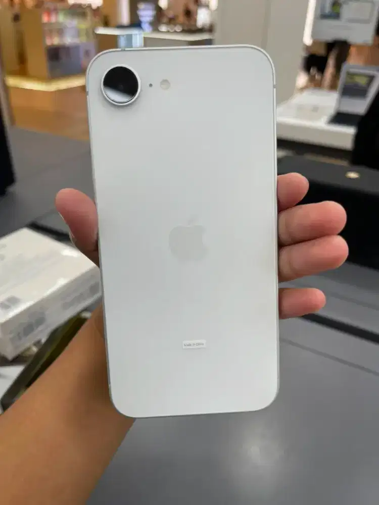 iPhone 16e (Bisa Kredit)