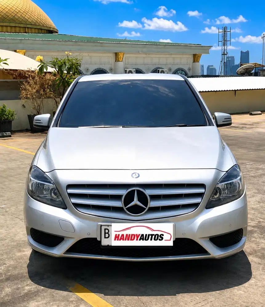 Mercedes Benz B200 Like New 2013 Automatic Abu abu Metalik