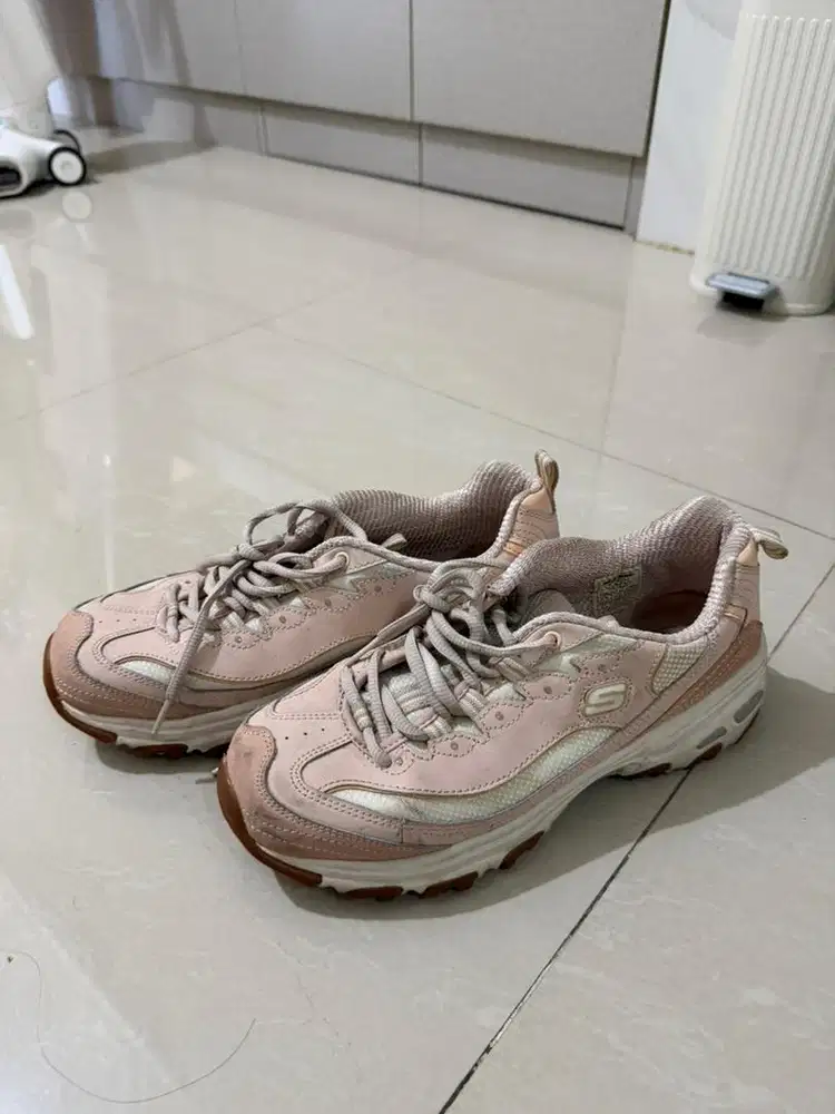 Sepatu olahraga wanita Skechers