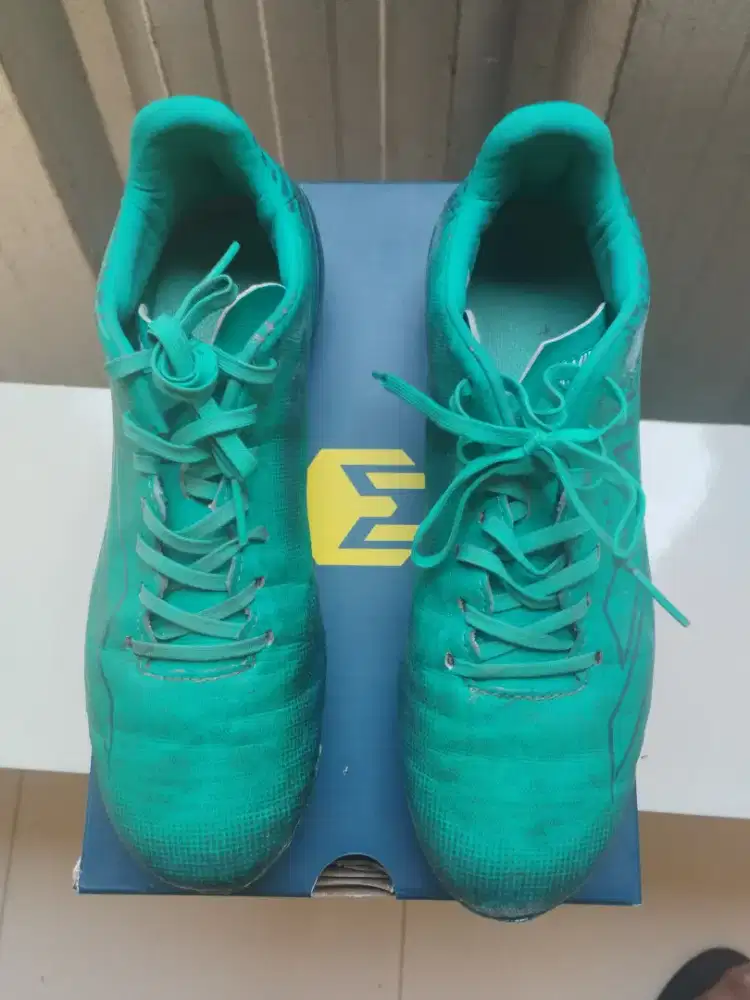 Sepatu Bola Anak Merk Mills