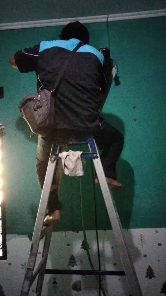 jasa cek kulkas & isi freon Bergaransi