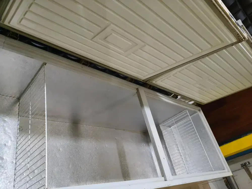 Freezer 1200 liter rsa cf 1200.. Masih dingin.. Pemakaian dari baru..